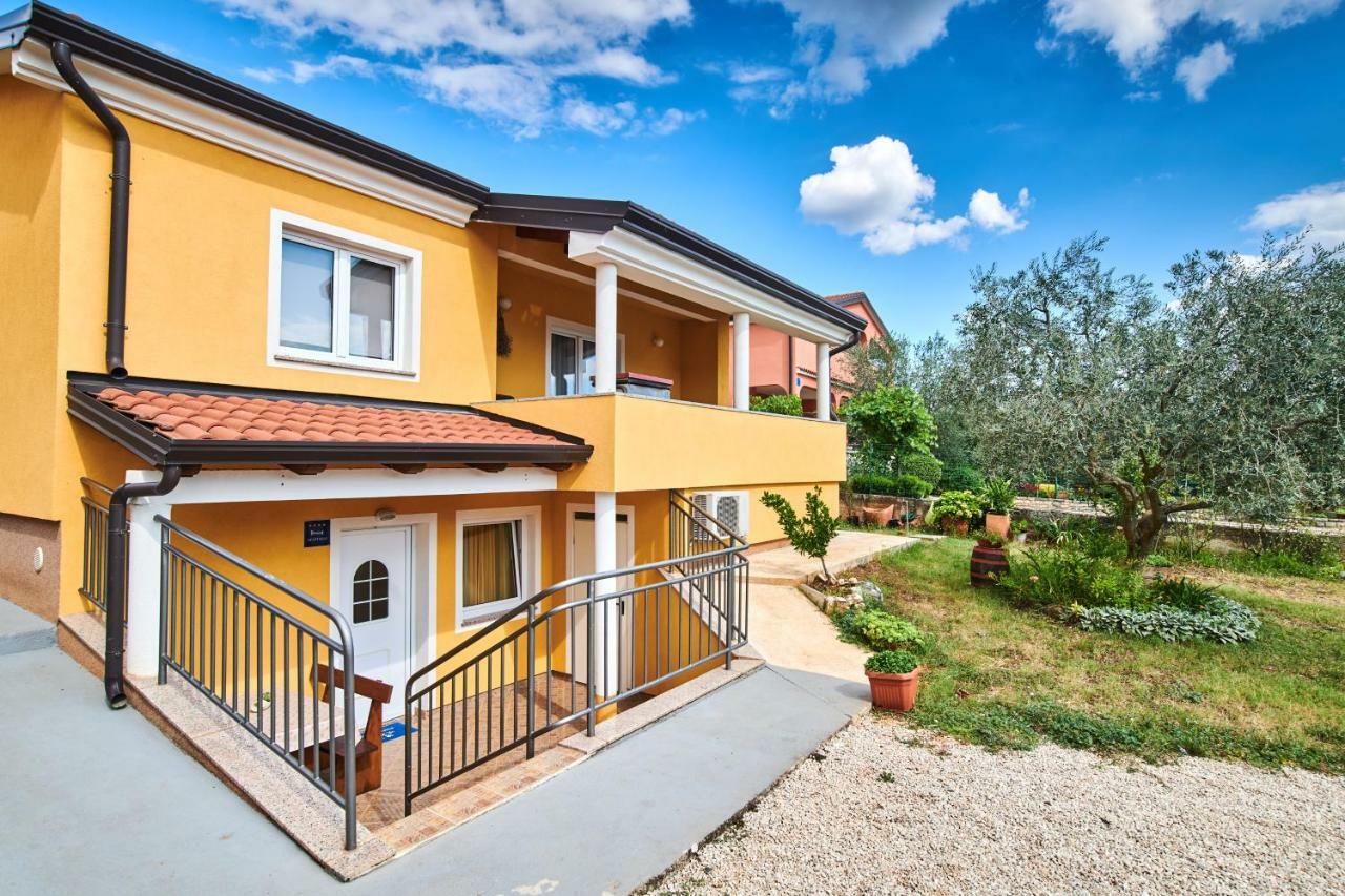 App Sverko Apartment Vilanija Екстериор снимка