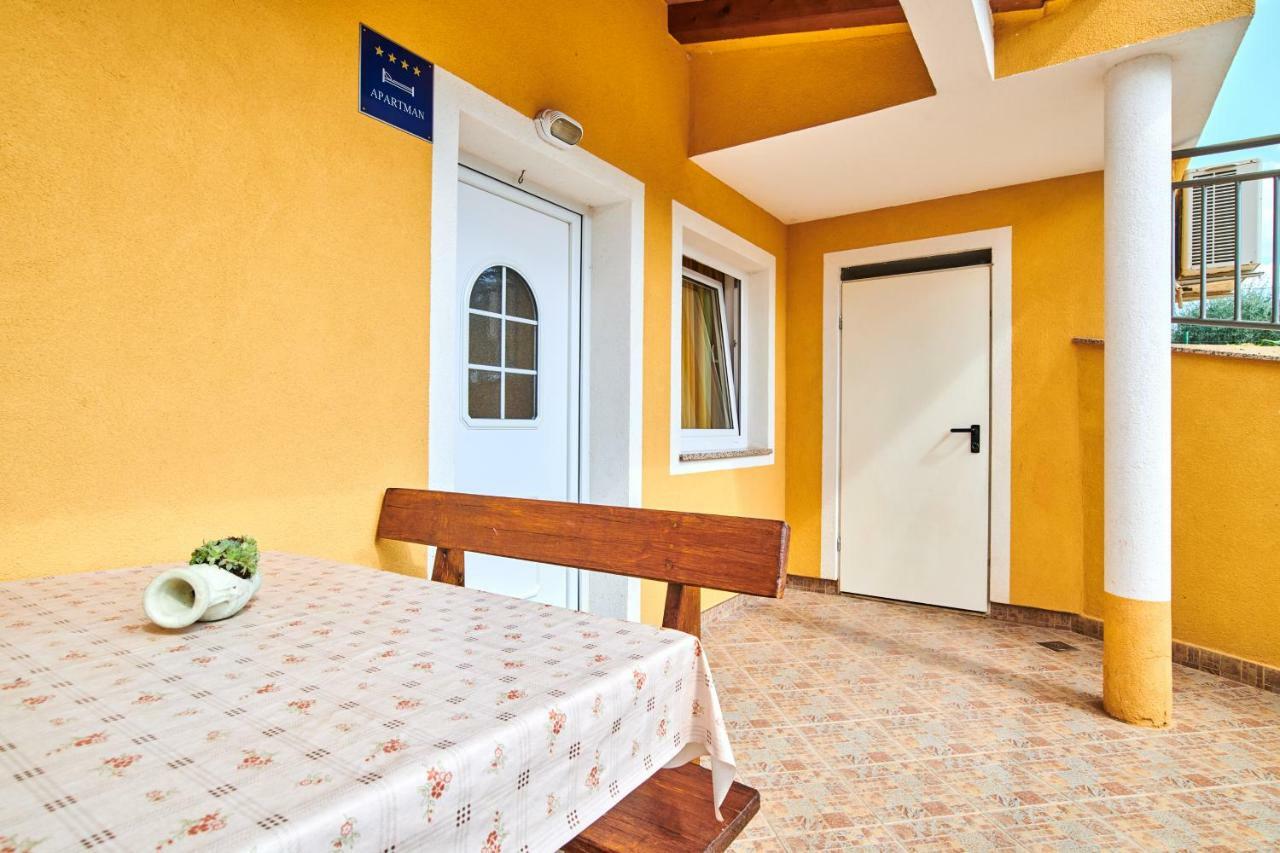 App Sverko Apartment Vilanija Екстериор снимка